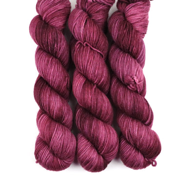 Plum Petals, SW Merino yarn - DK weight