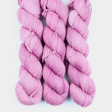 Soft Rosebud, Non-SW Merino yarn - worsted weight